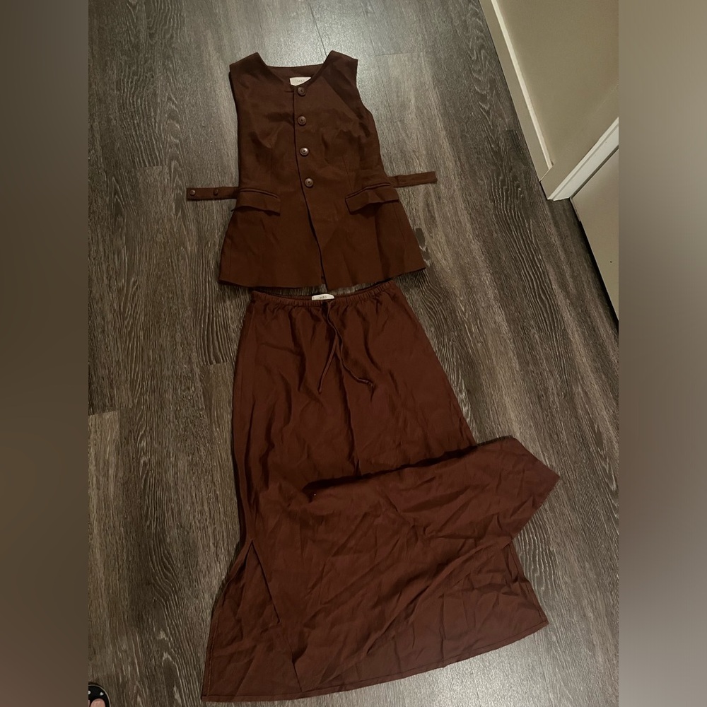 Three piece set with vest, trousers and and skirt
